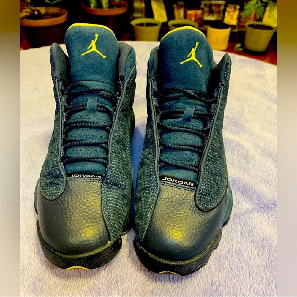 AIR JORDAN 13 RETRO SOUADRON BLUE/ YELLOW MEN'S SIZE 9 IN ORIGINAL BOX.
